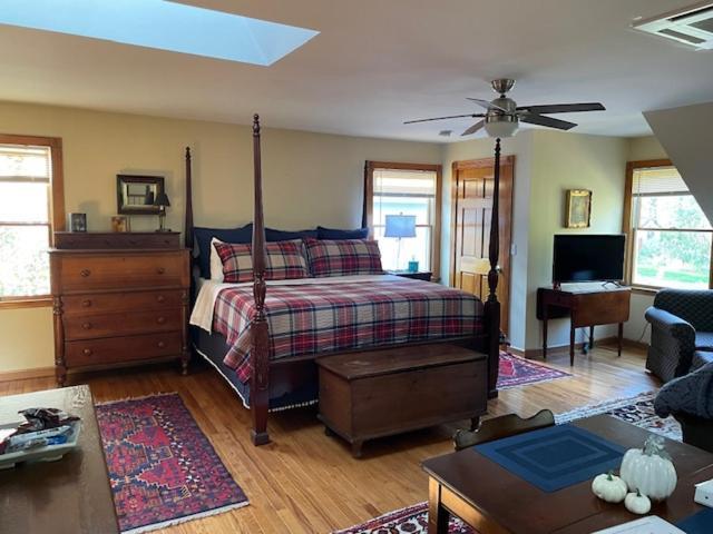 Carriage House Hideaway In Center Of Chestertown Exterior foto